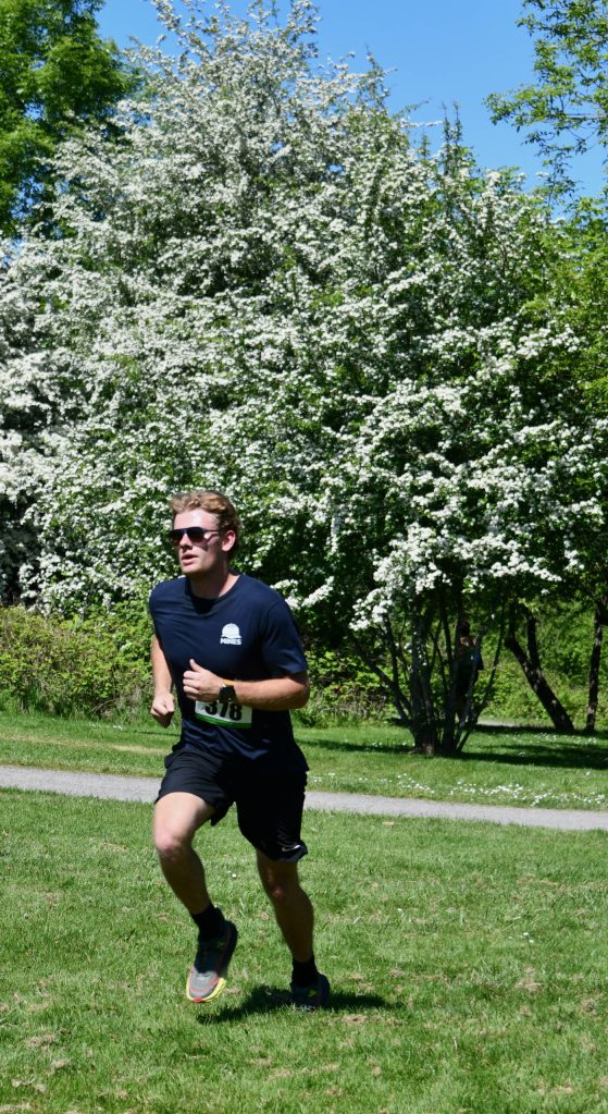 Ben Kolpa powers through the final stretch to take first place. Andy Nystrom/ staff photo