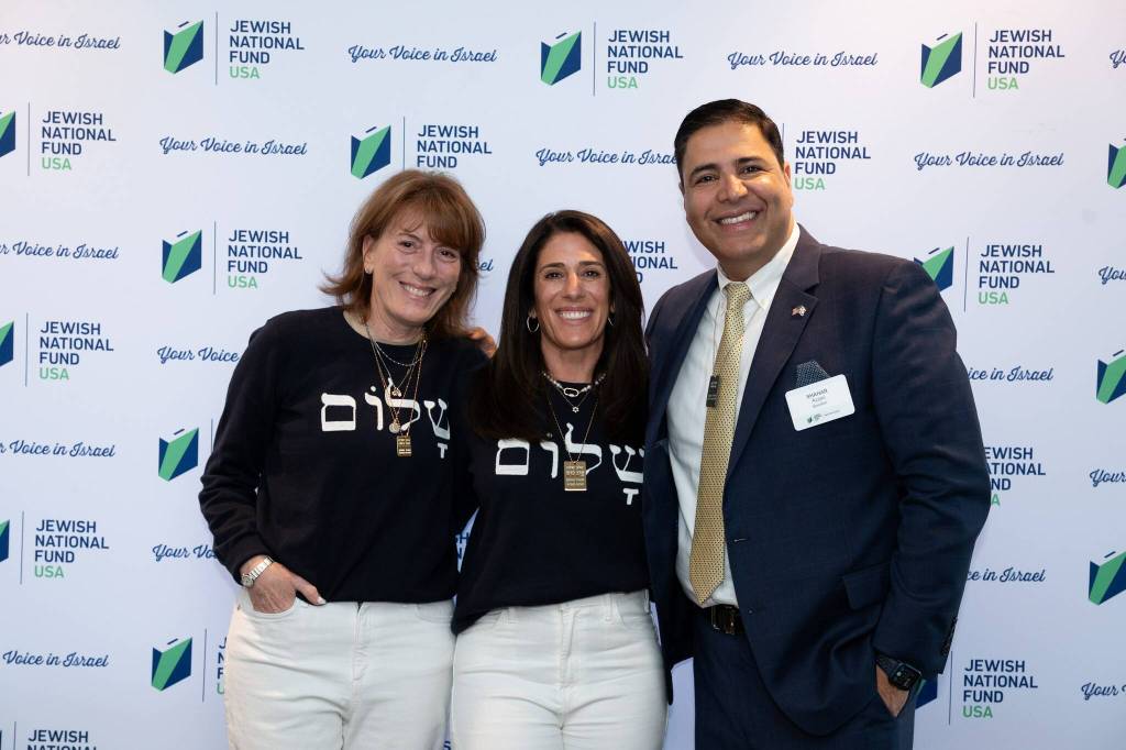 Pictured: Co-chairs Alayne Sulkin and Dawn Gold with Shahar Azani.