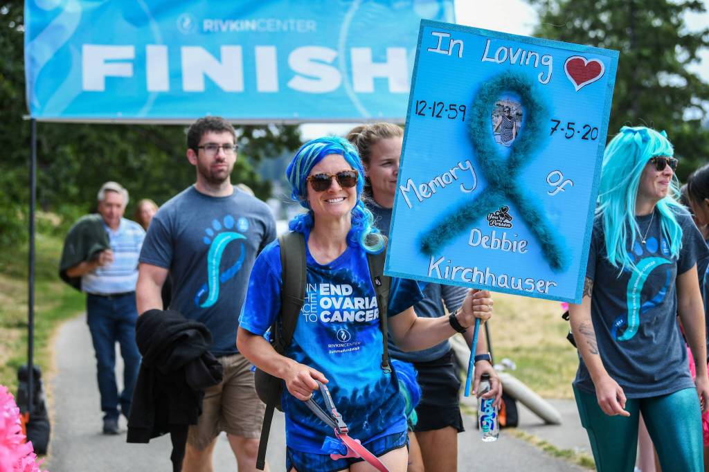Participants walk the course at last years Rivkin Center SummeRun 5K at Seattles Seward Park. Photo courtesy of Vivian Hsu Photography