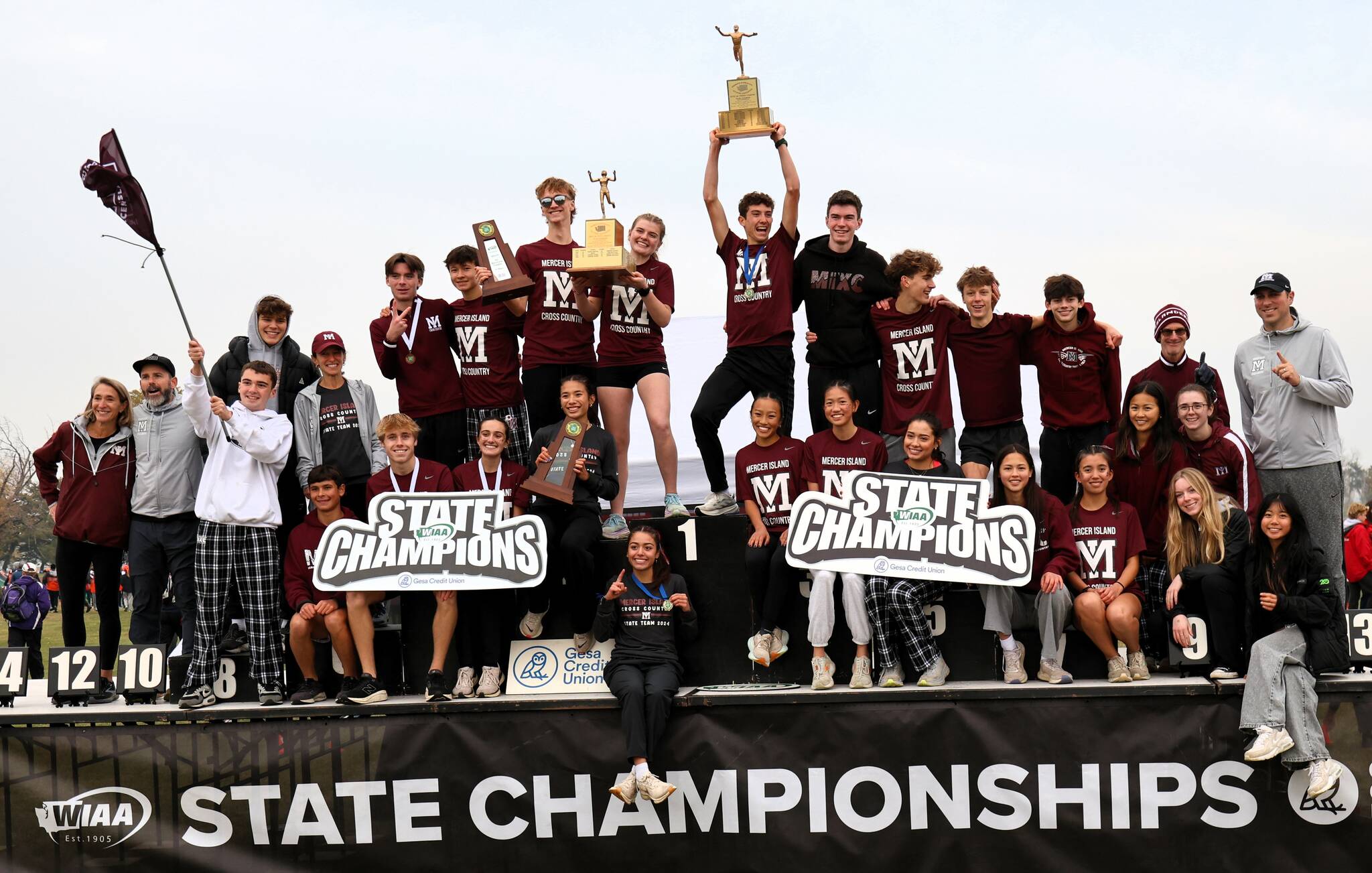 Mercer Island High Schools boys and girls 3A state cross country team champions. Photo courtesy of Scott Knoblich