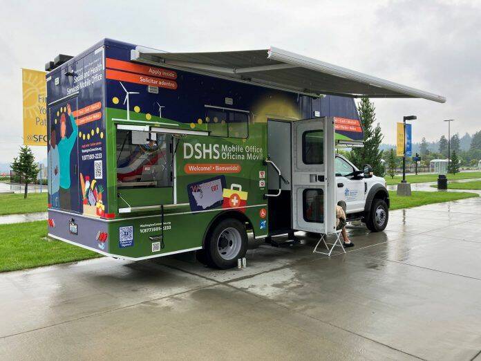 Mercer Islands Youth and Family Services (YFS) Department is partnering with the Washington State Department of Social and Health Services (DSHS) to bring its Mobile Office to the Mercer Island Community and Event Center parking lot (8236 SE 24th St.) from 1-4 p.m. this Dec. 4 and Feb. 5, 2025 and April 2, 2025 alongside the Hopelink Mobile Market. The DSHS Mobile Office offers consultations with DSHS staff to determine eligibility for public benefits, apply for programs and services, follow up on existing cases, and request EBT or reduced bus fare cards. Islanders can reach out to YFS staff with questions about this service and for additional resources at (206) 275-7657 or miyfs@mercerisland.gov. Photo courtesy of the city of Mercer Island