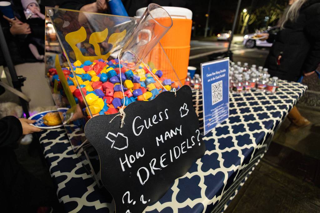Attendees play games at the 2024 Chanukah celebration. Photo courtesy of Henry Rodenburg