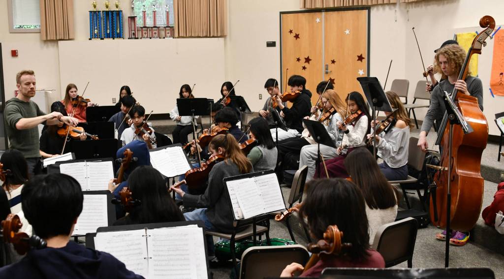 Mercer Island High School orchestra students perform in the classroom. Andy Nystrom/ staff photo