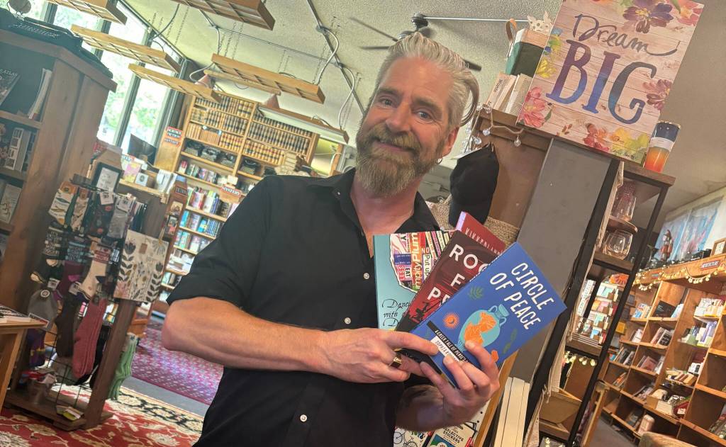 Island Books bookseller Brad Beshaw. Andy Nystrom/ staff photo