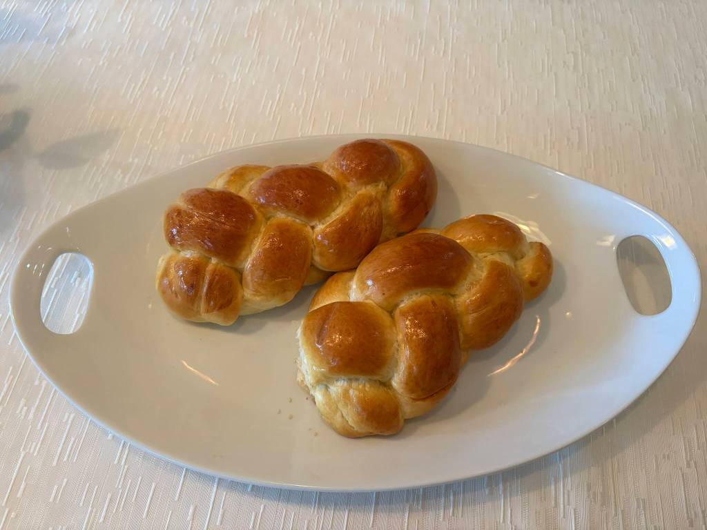 Shawns Café and Bakerys challah. Photos by Mindy Stern
