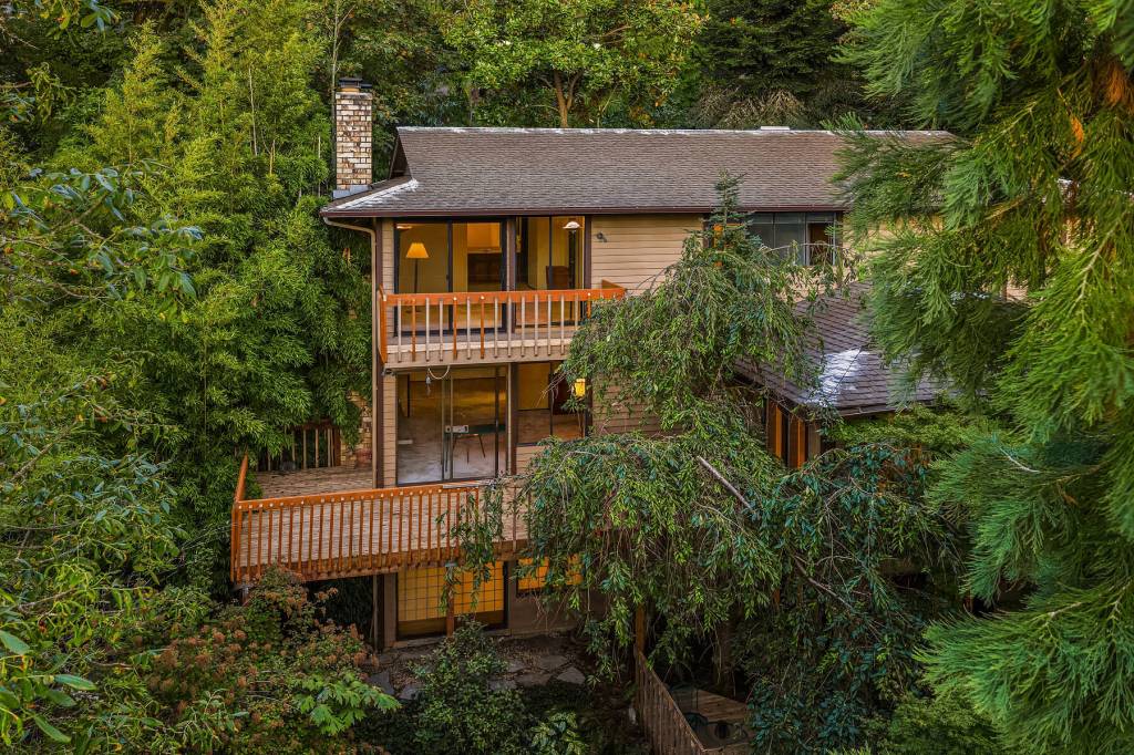 The Mercer Island Hakomori home is tucked on a gentle slope just 856 feet from Lake Washingtons shared dock and beach and belongs to one of the areas most serene and sought-after enclaves: Mercer Beach Park. Photo courtesy of Chris Neir