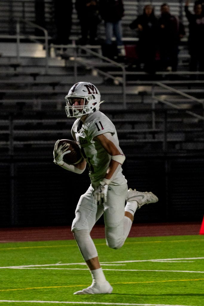 Mercer Island High Schools Chase Kelly runs up field during a game this season. Photo courtesy of Ari Stoffer