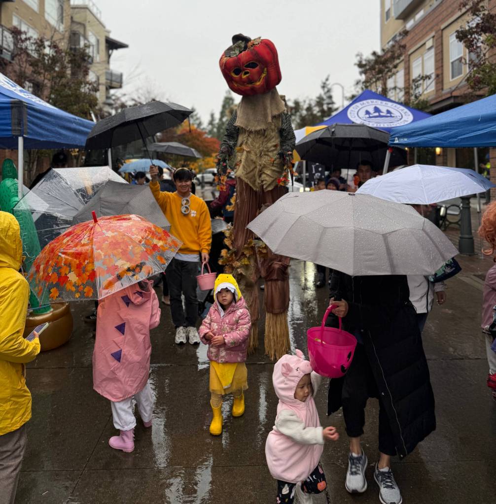 Mercer Island Parks and Recreation and Mercer Island Chamber of Commerce presented Trick or Treat in Town Center with participating businesses on Oct. 31. Photo courtesy of the city of Mercer Island