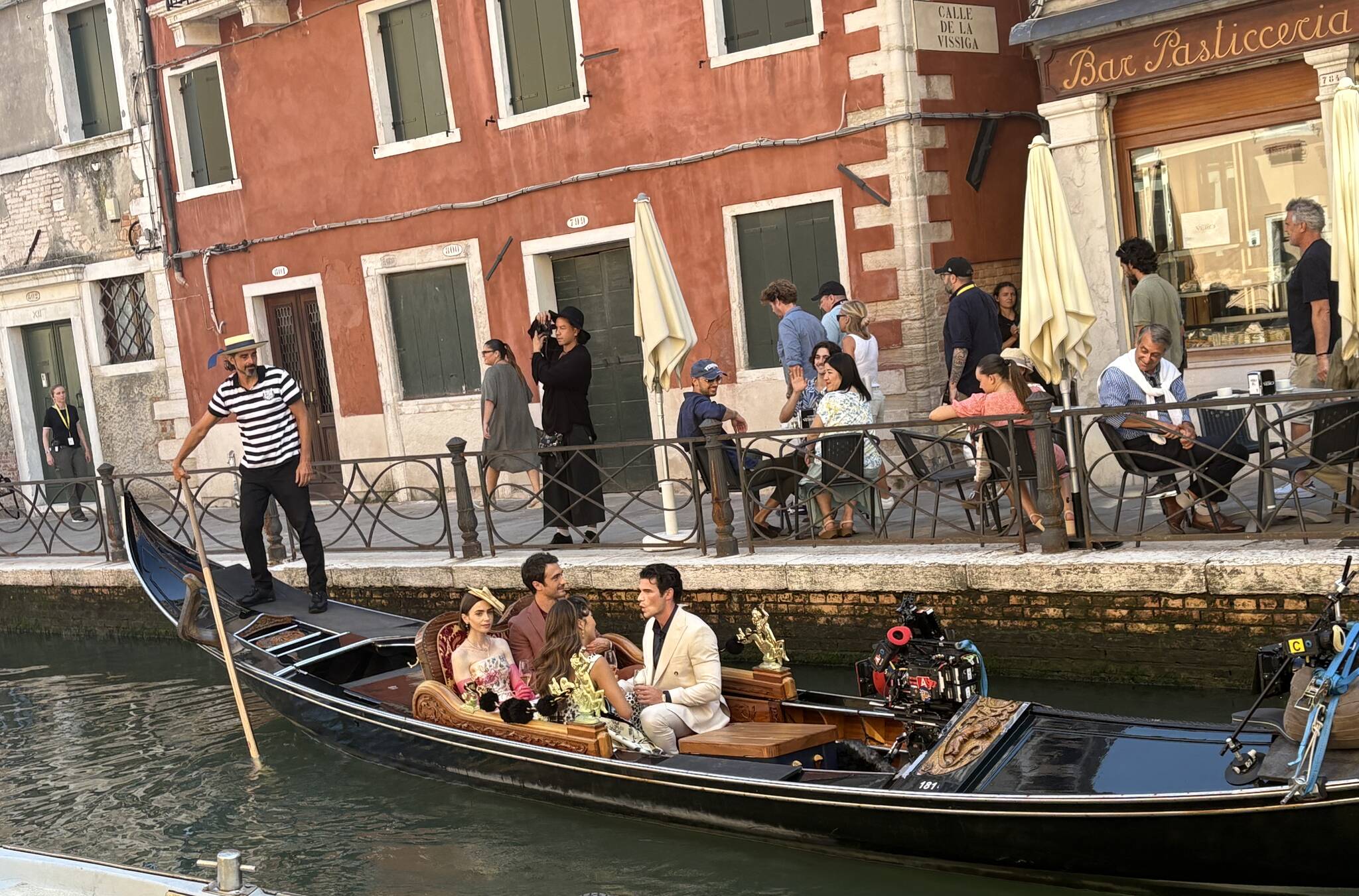Proposal in a gondola. Photo by Mindy Stern
