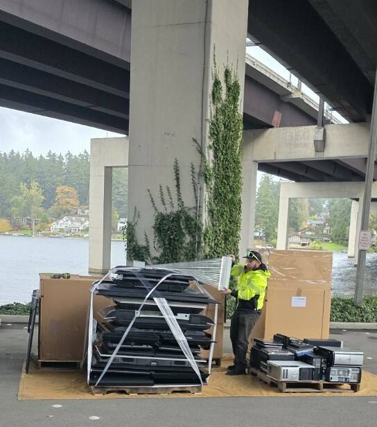 Mercer Islands Fall Recycling Event was a huge success on Oct. 25 at the boat launch. In all, more than 500 cars dropped off nearly 21 tons of recyclable material. Thats an average of 82 pounds of material per vehicle that will be kept out of landfills and disposed of responsibly. Some community members also generously donated money to support Mercer Island Youth & Family Services and the programs and services they provide on the Island, with $3,800 contributed in all. Photo courtesy of the city of Mercer Island