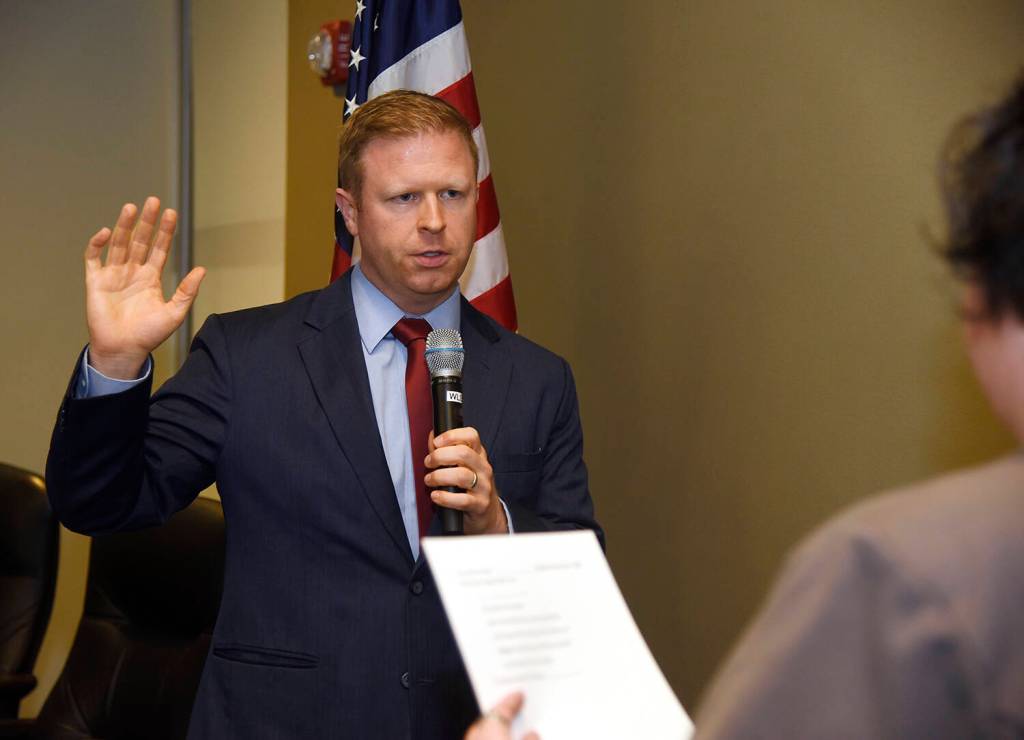 Mercer Island city clerk Andrea Larson swears in David Rosenbaum to his mayor position at the Jan. 6 Mercer Island City Council meeting. Photo courtesy of the city of Mercer Island