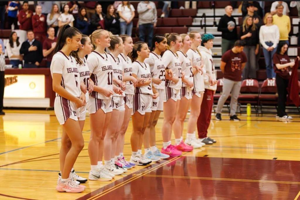 Mercer Island High Schools girls basketball team prepares to play a game this season. Photo courtesy of Linda Kercher