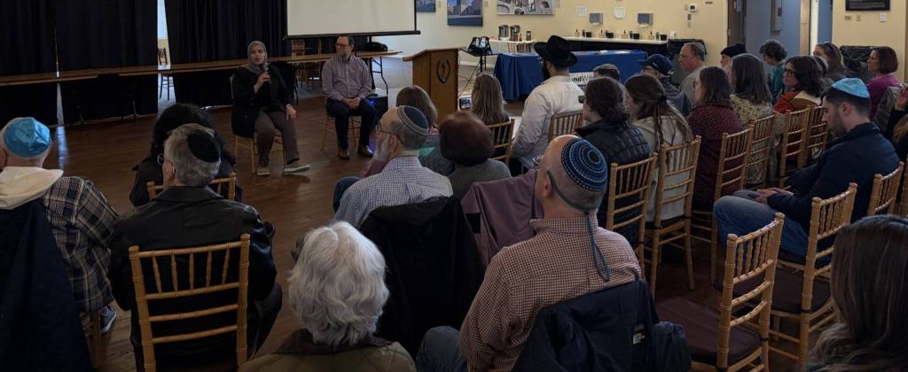 Dalia Ziada speaks while StandWithUs Northwest Executive Director Randy Kessler, a Mercer Island resident, sits next to her during Ziadas March 26 lecture at the Island Synagogue. Photo courtesy of Jennifer Adut