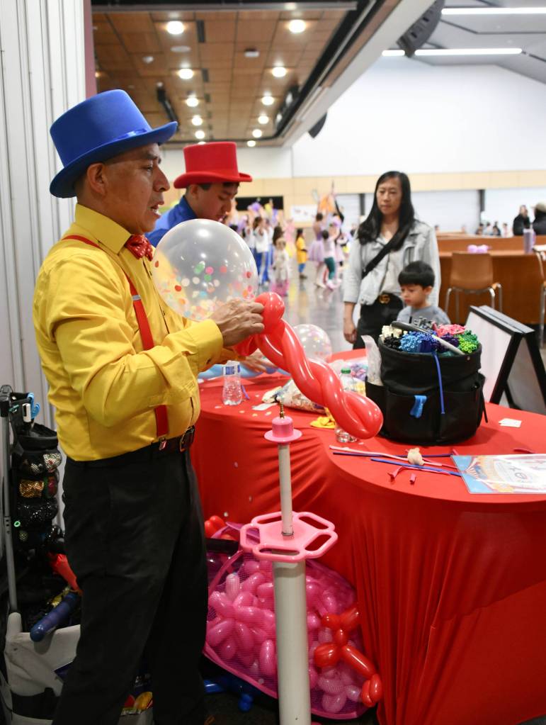 Eugenio Baltazar Sr., left, and Eugenio Baltazar Jr. of Hoopla Face Painting and Balloons engage in balloon artistry at Circus. Andy Nystrom/ staff photo